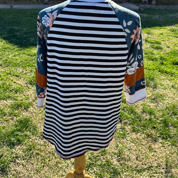 Matilda Jane Black and White Graphic 3/4 Sleeve Blouse - Picture 2 of 5